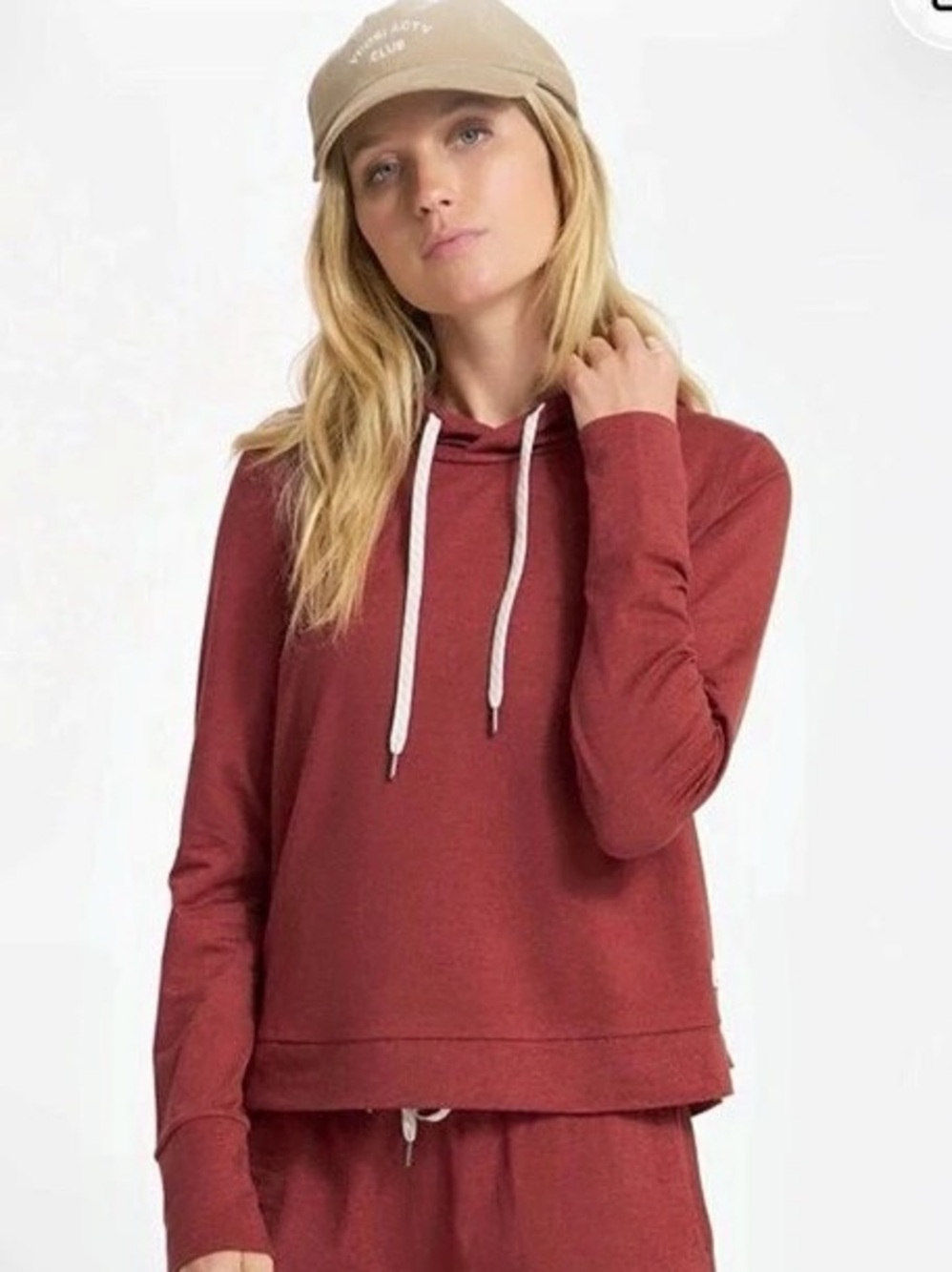 Vuori Halo Essential Hoodie Pullover
Currant Heather Medium